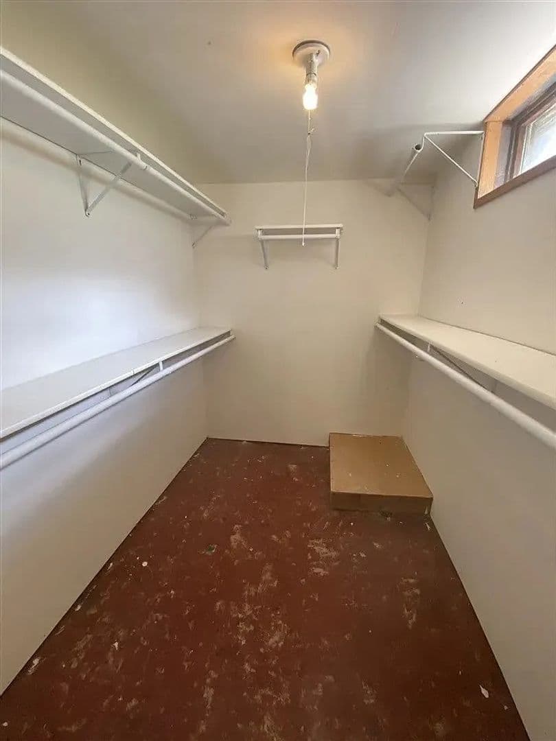 Merrill Apartment: 1200 E 2nd Street
