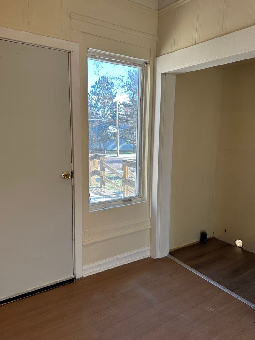 Greenwood Apartment: 208 South Andrews Ave