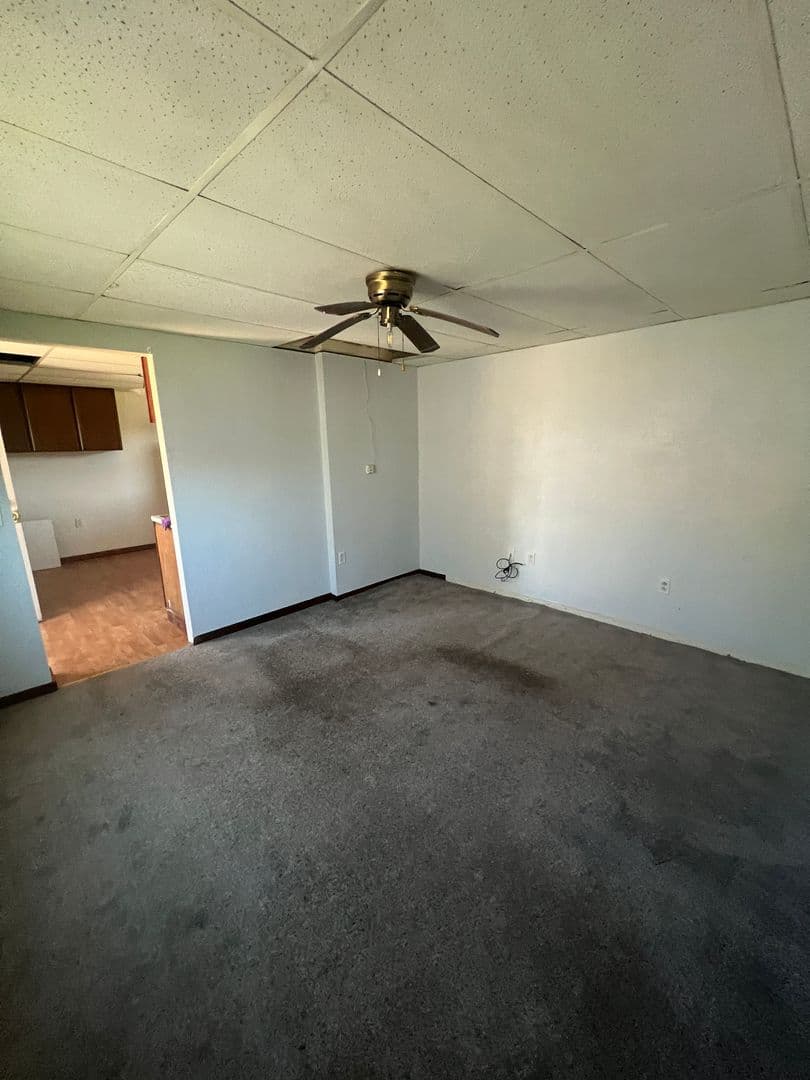 Spencer Apartment: 305 E Maple St