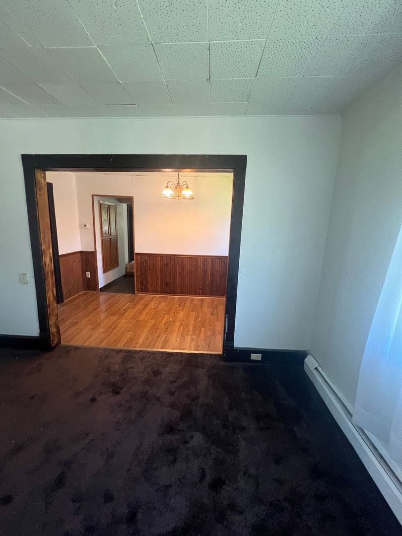 Marshfield House: 208 E 14th St