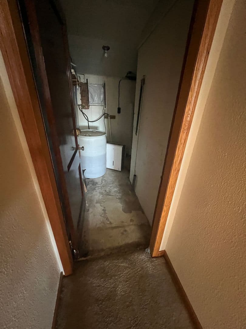 Spencer Apartment: 206 S Pacific St