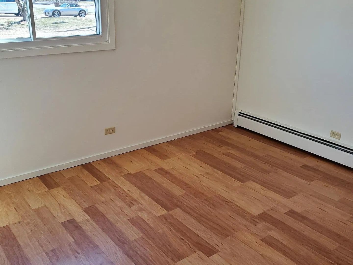 Schofield Apartment: 3614 Sternberg Avenue