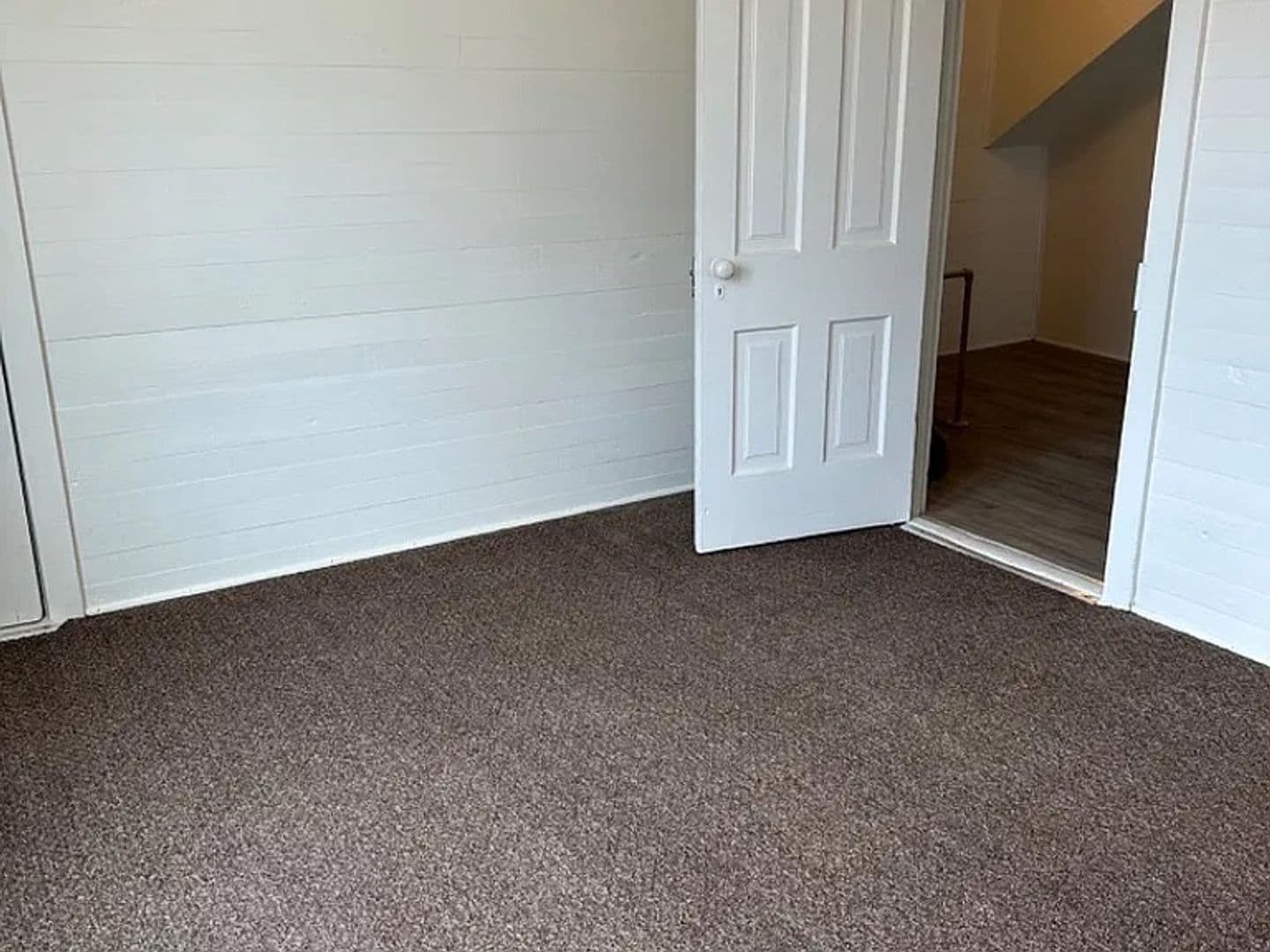 Marshfield Apartment: 814 4th E. St