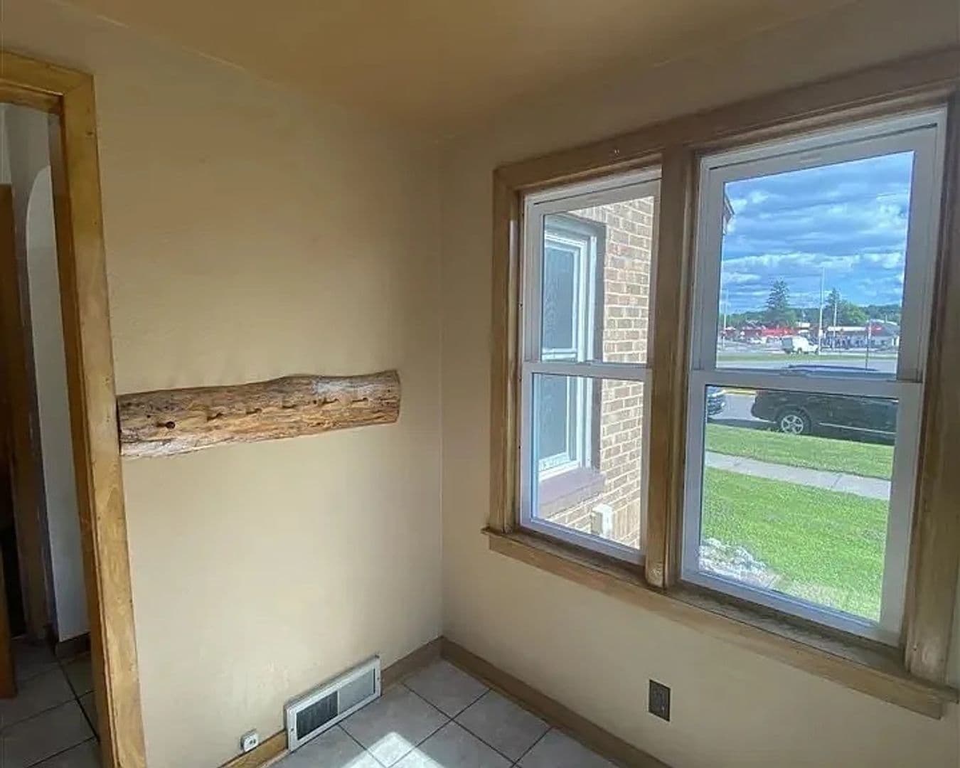 Merrill Apartment: 1200 E 2nd Street