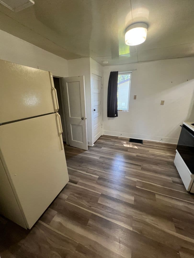 Marshfield House: 206 E 14th St