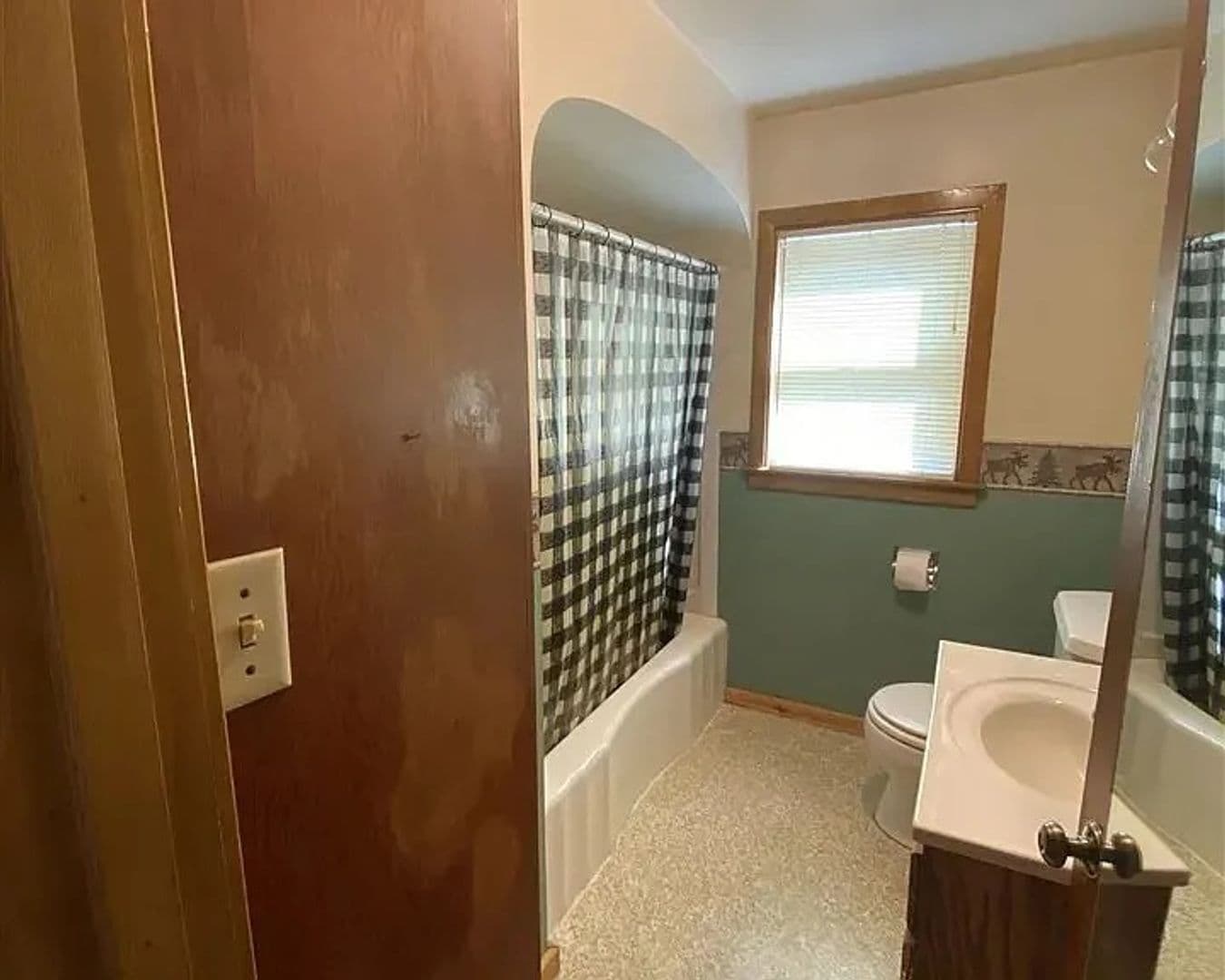 Merrill Apartment: 1200 E 2nd Street