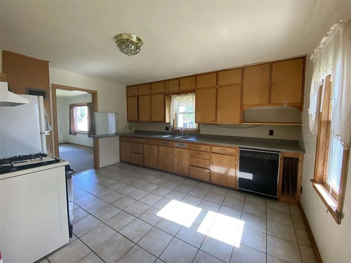 Merrill Apartment: 1200 E 2nd Street
