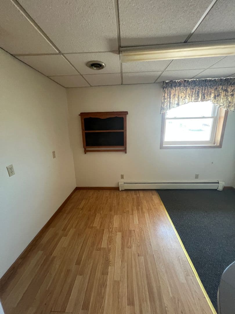 Spencer Apartment: 206 S Pacific St