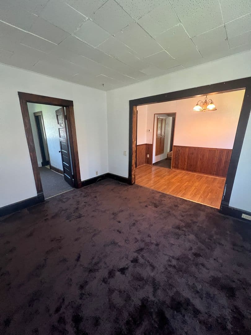 Marshfield House: 208 E 14th St