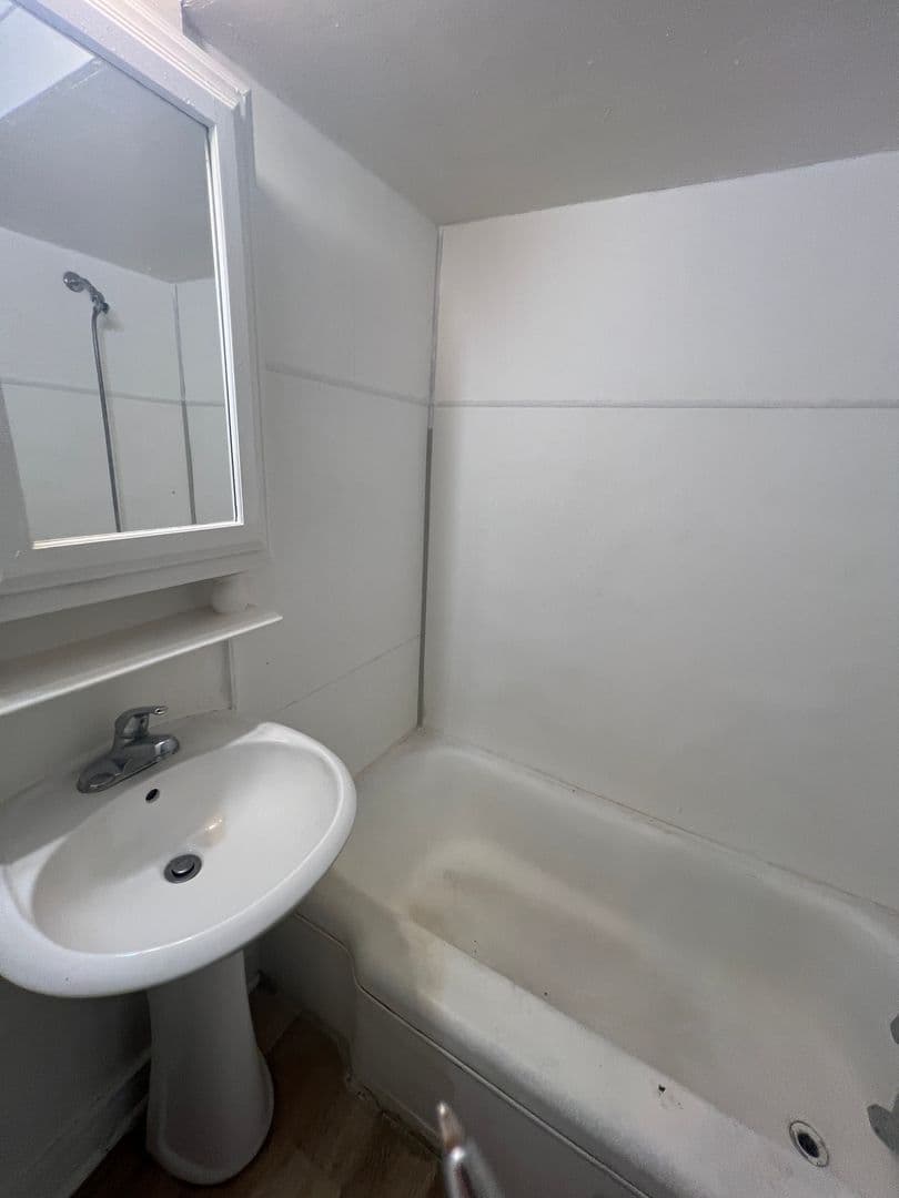 Marion Apartment: 710 North Main Street
