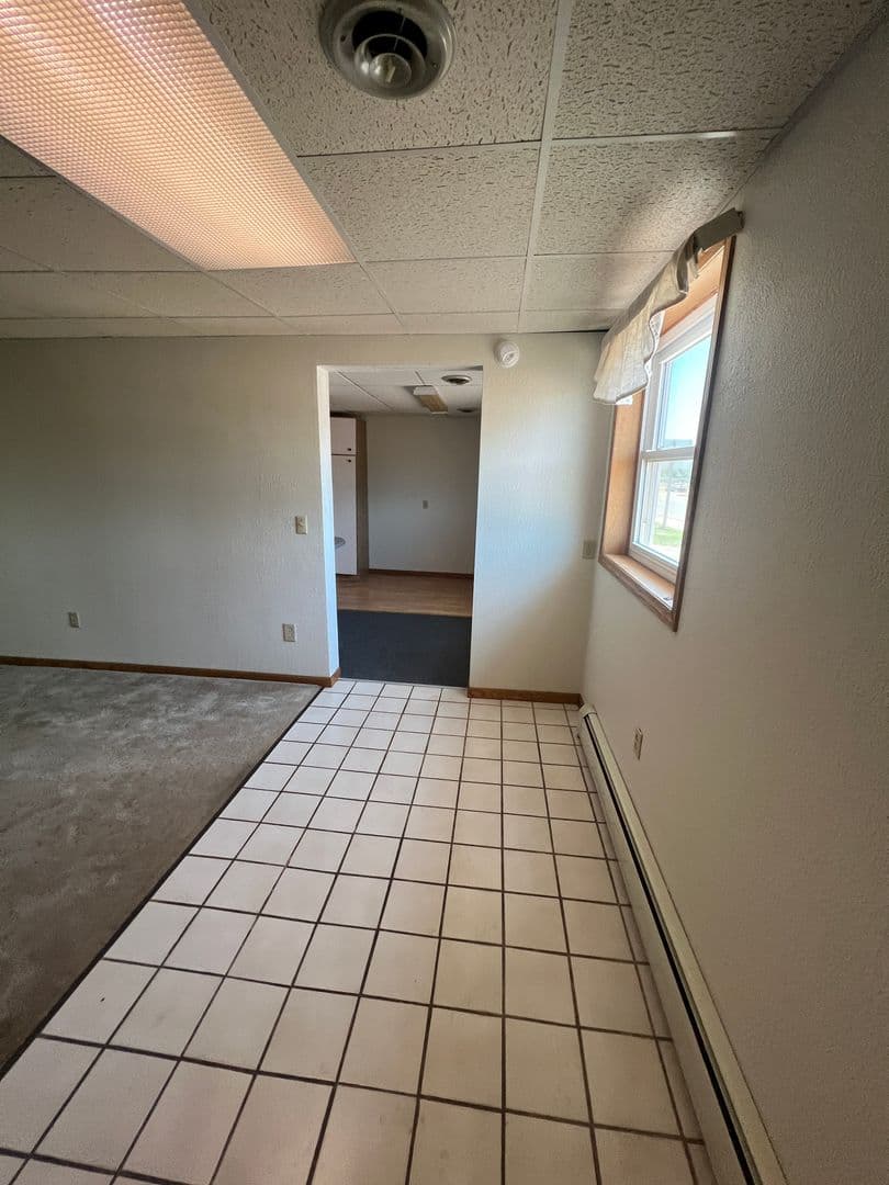 Spencer Apartment: 206 S Pacific St