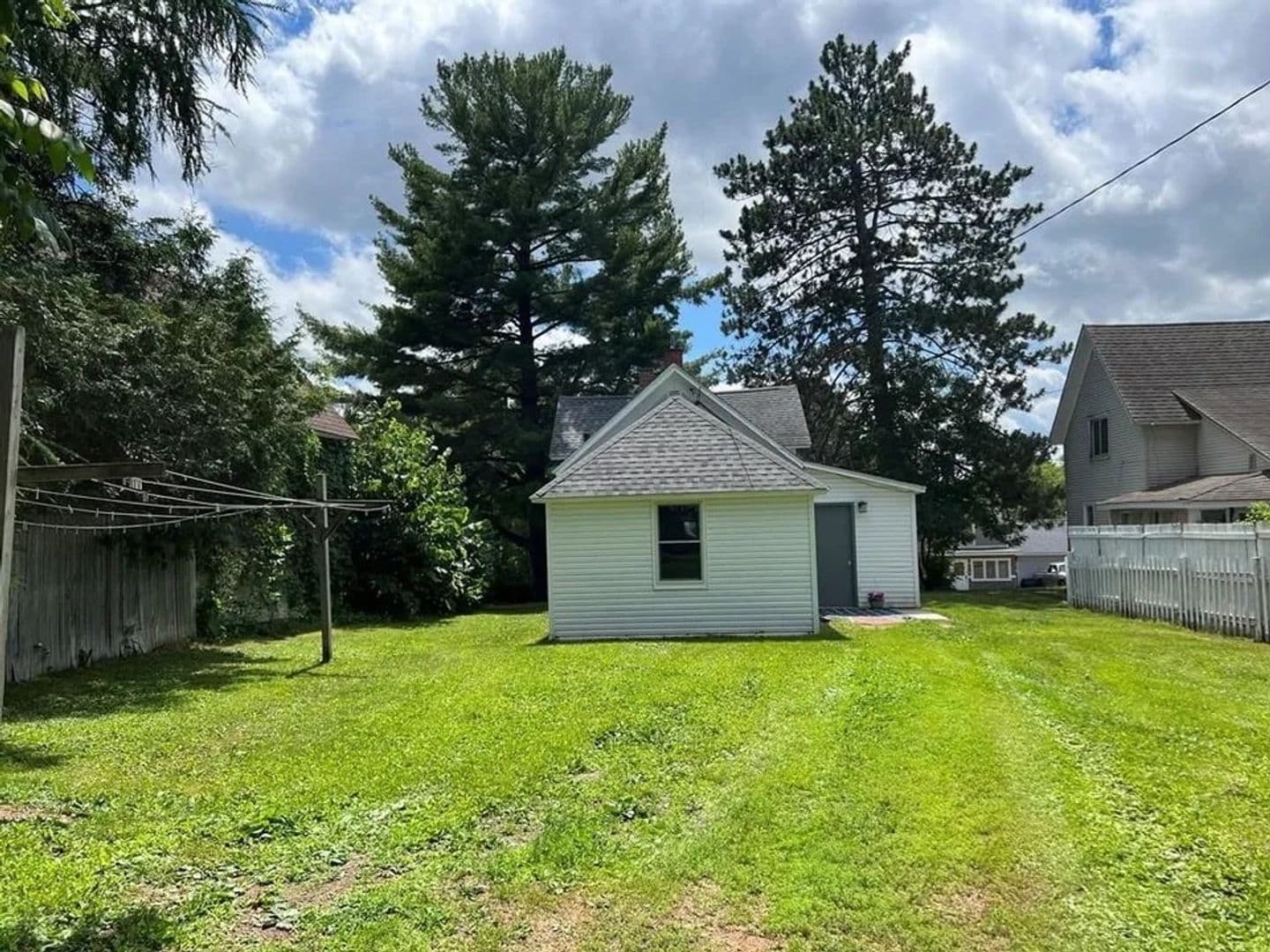 Merrill House: 808 Grand Avenue