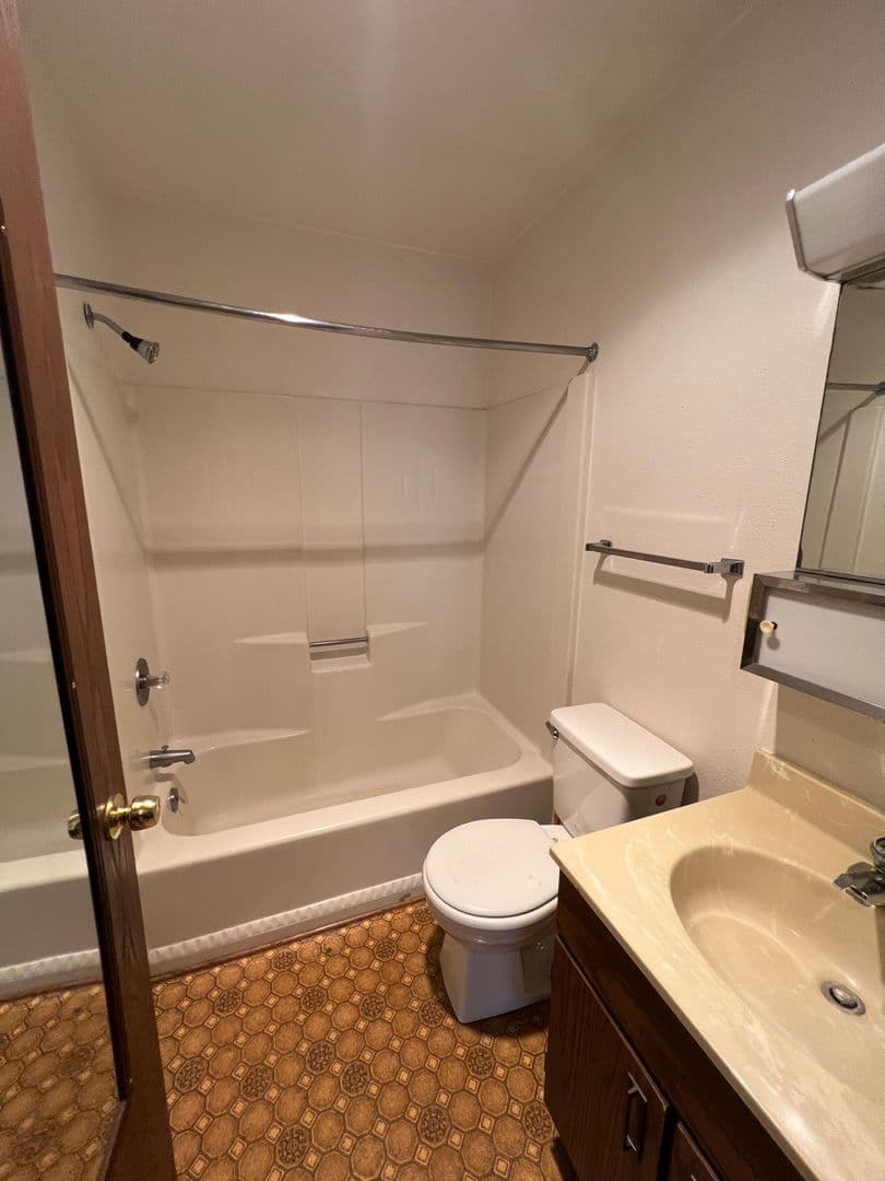 Wisconsin Rapids Apartment: 1320 23rd Ave S