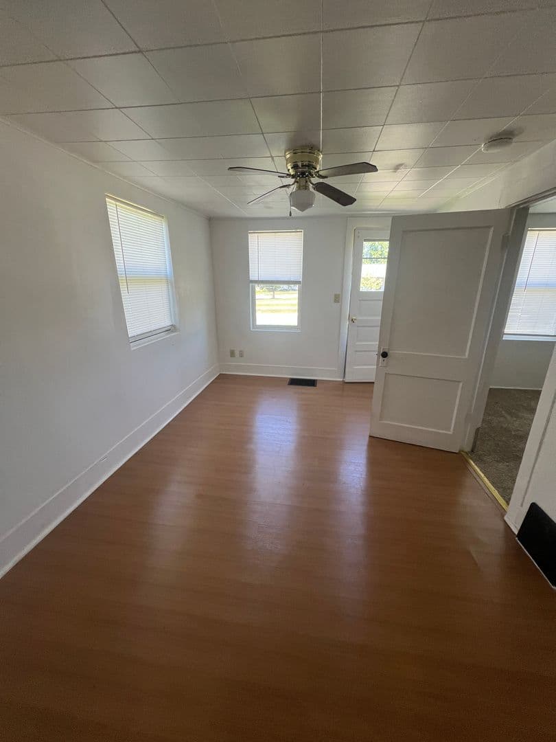 Marshfield House: 206 E 14th St