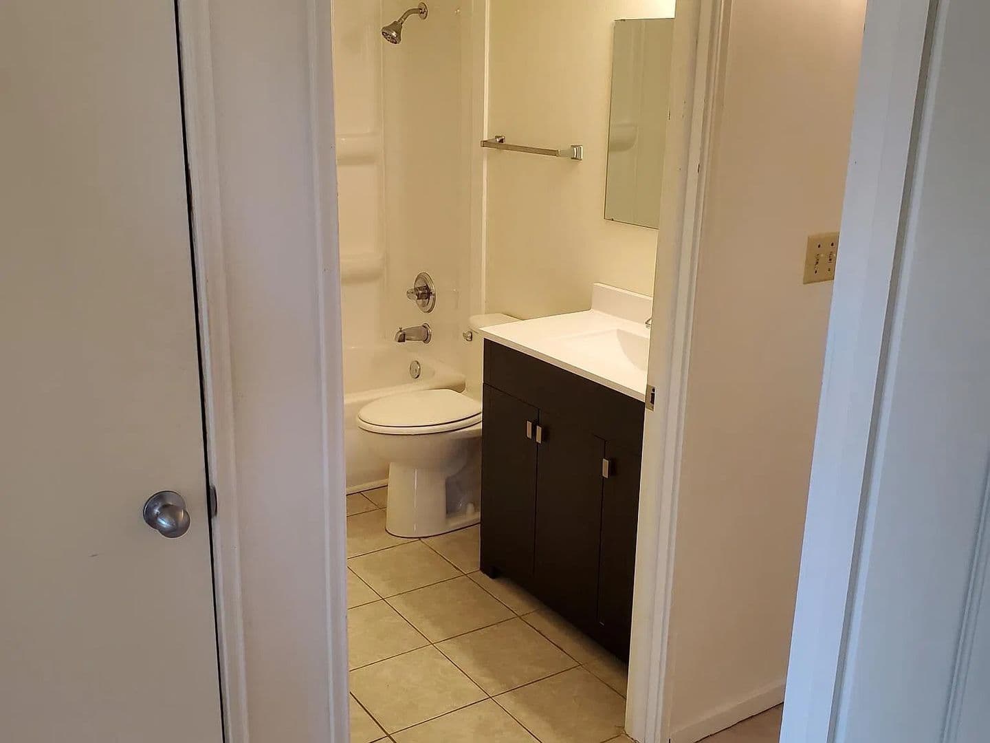 Schofield Apartment: 3614 Sternberg Avenue