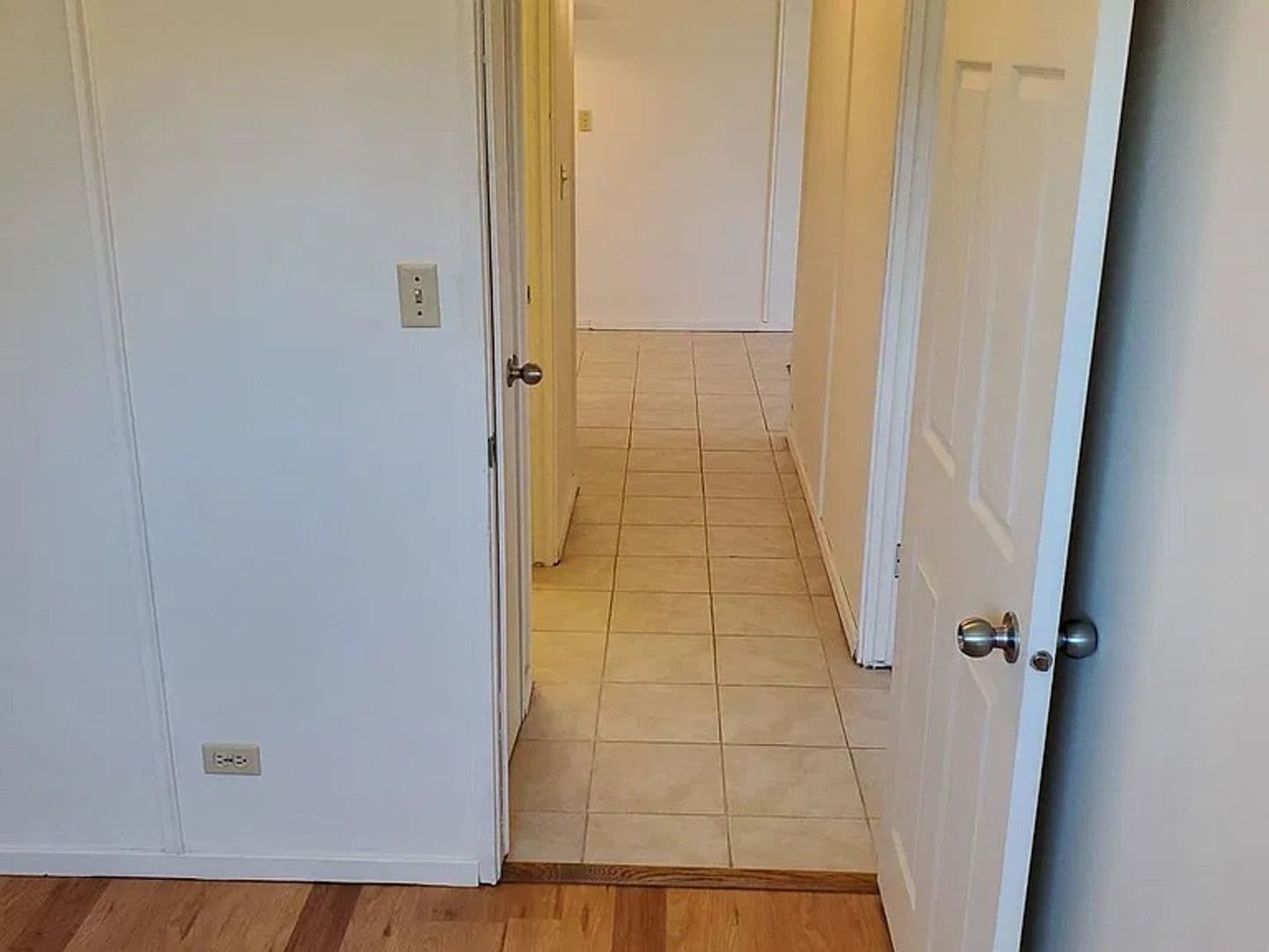 Schofield Apartment: 3614 Sternberg Avenue