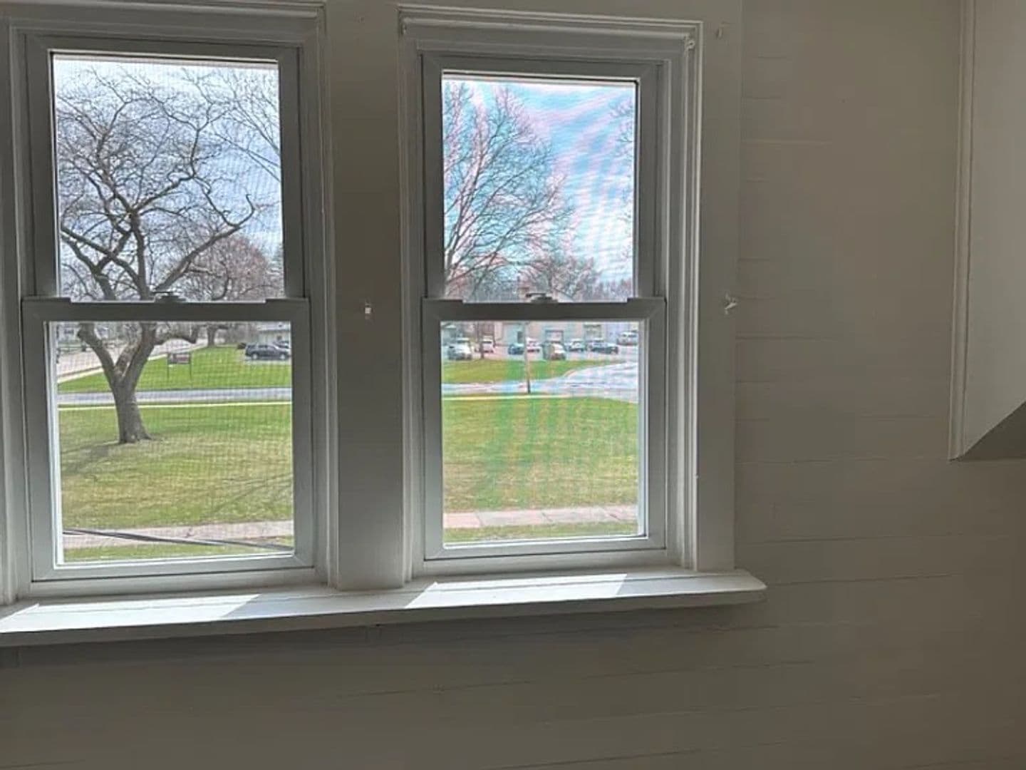 Marshfield Apartment: 814 4th E. St