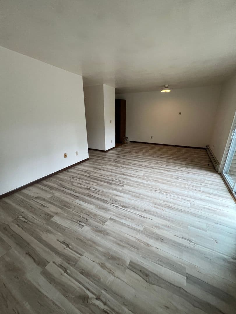 Wisconsin Rapids Apartment: 1320 23rd Ave S