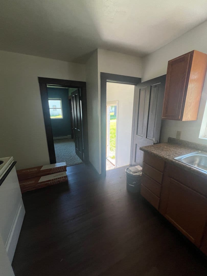Marshfield House: 208 E 14th St