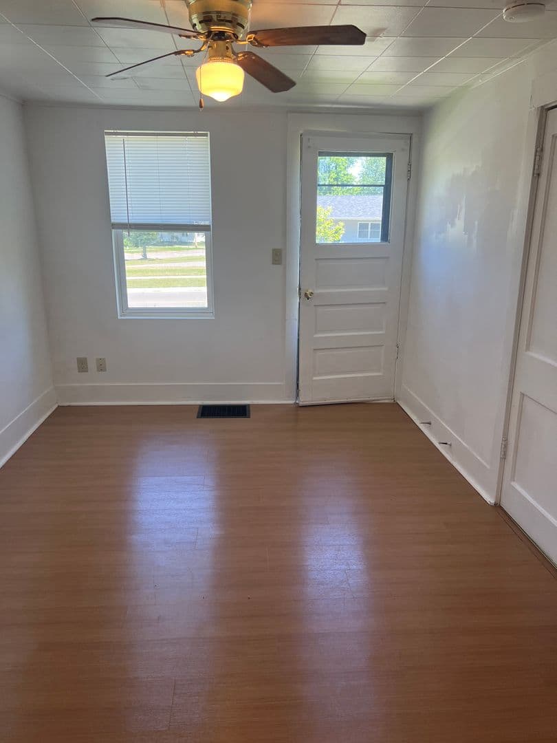 Marshfield House: 206 E 14th St