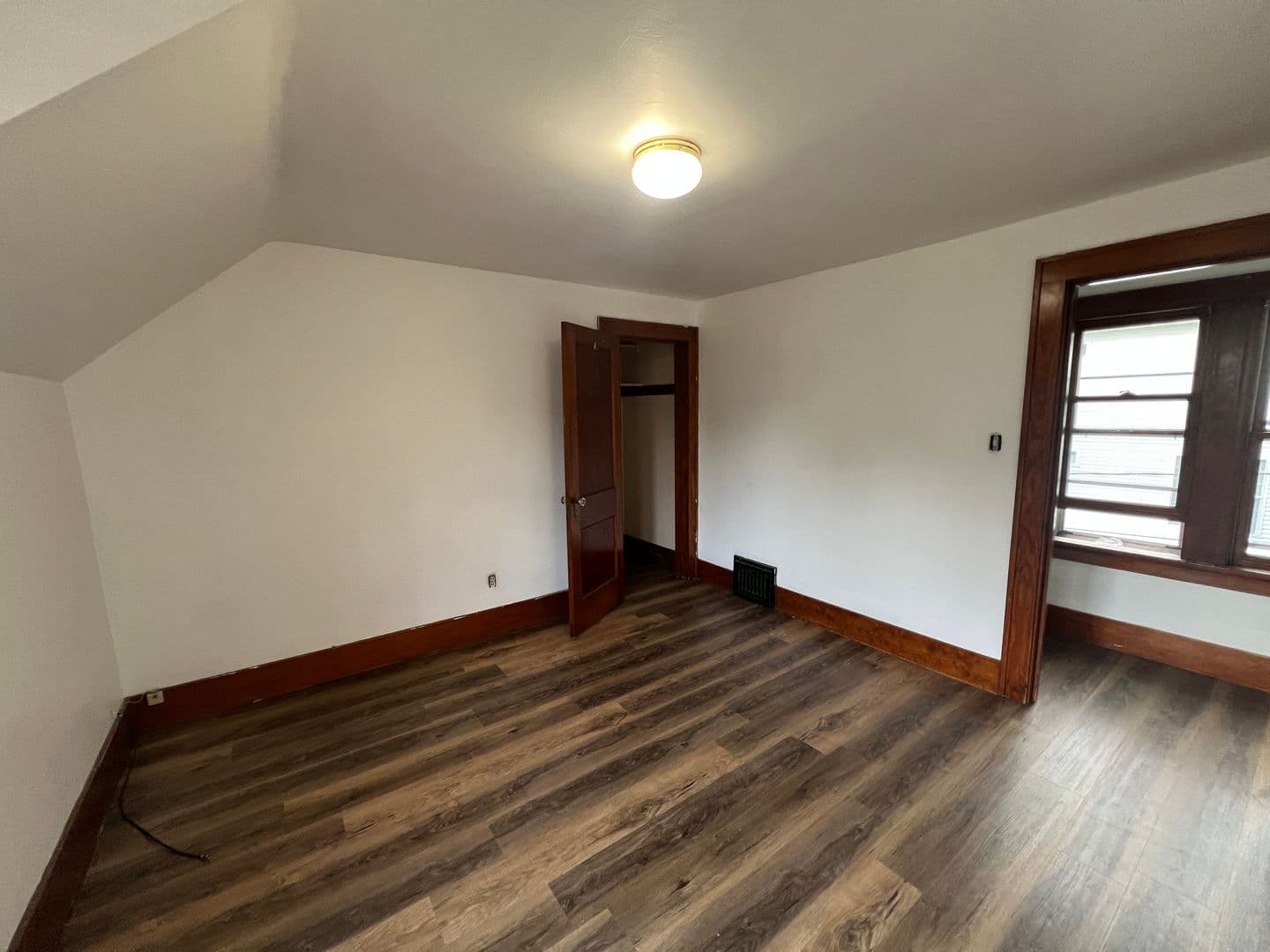 Wausau Apartment: 1031 S 5th Avenue