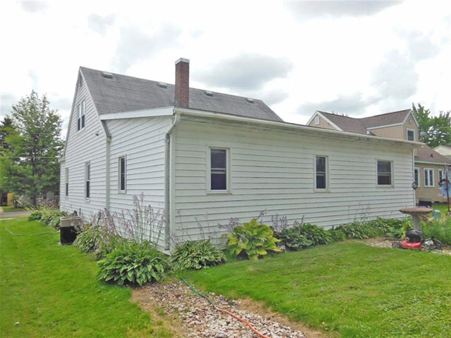 Marshfield House: 1502 S Chestnut Ave