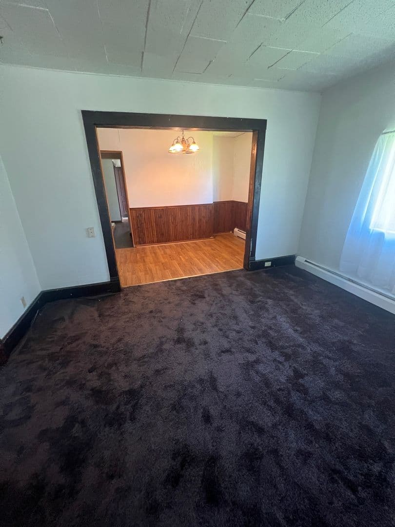 Marshfield House: 208 E 14th St