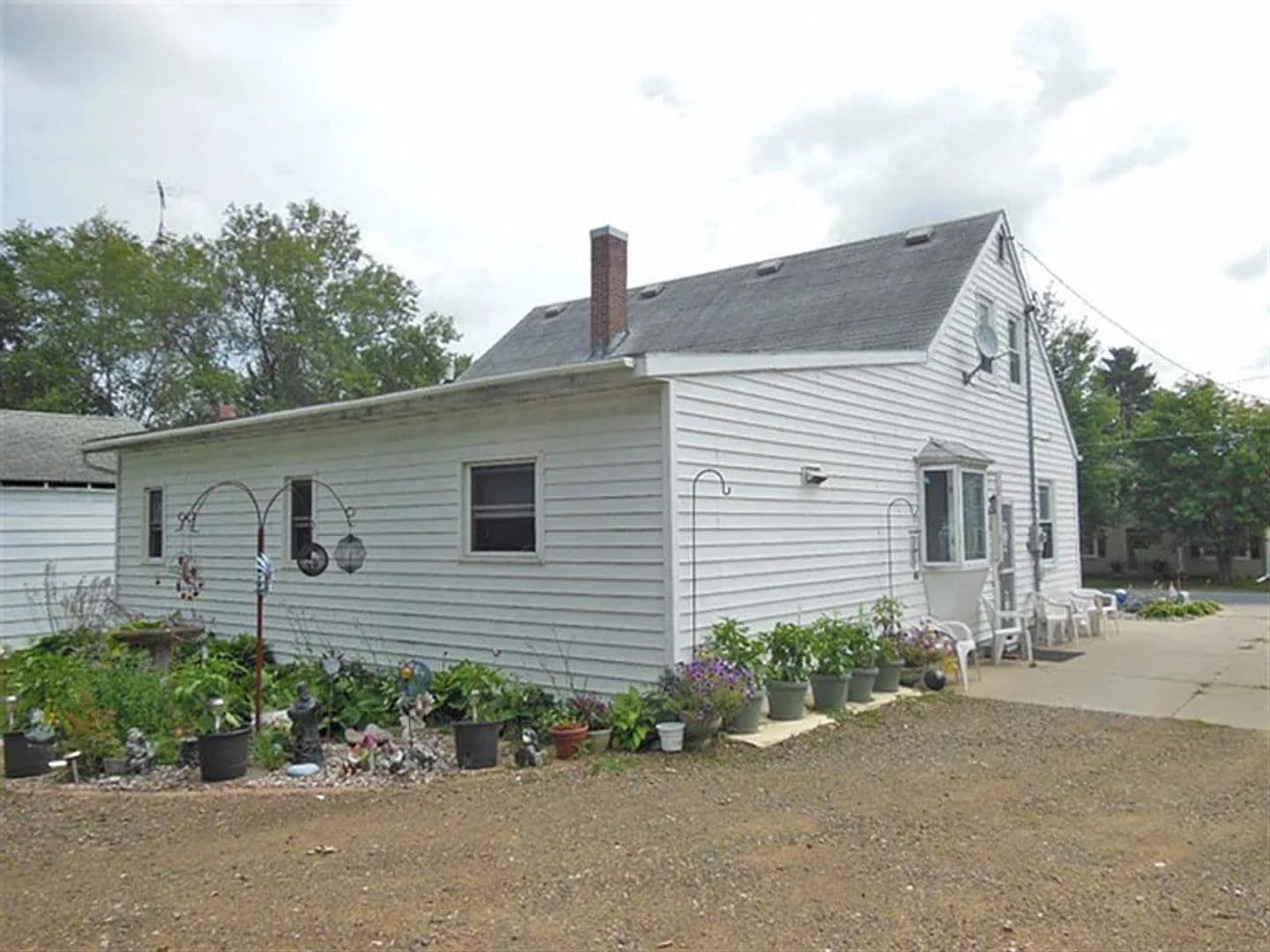 Marshfield House: 1502 S Chestnut Ave
