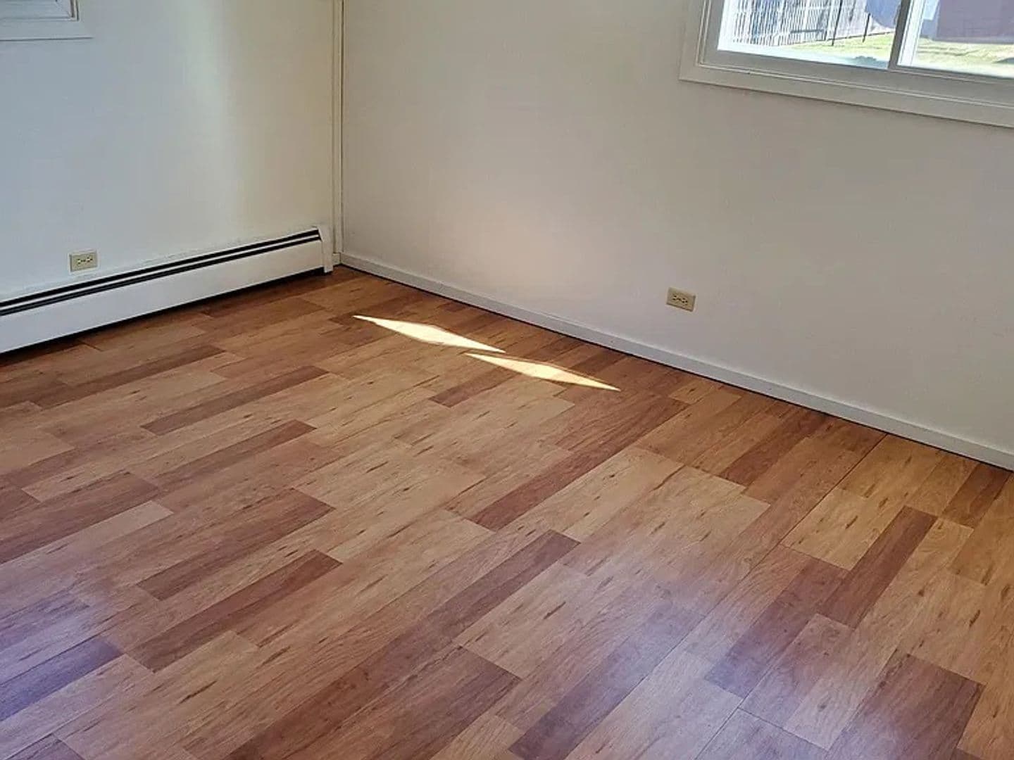 Schofield Apartment: 3614 Sternberg Avenue