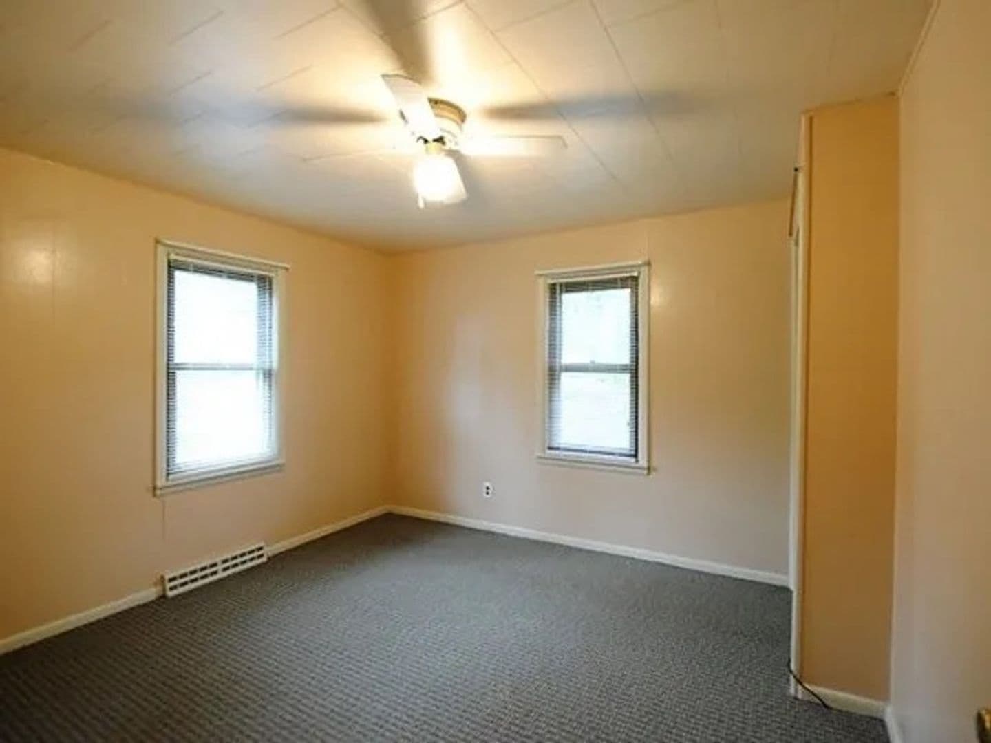 Marshfield House: 1411 S Prospect Ave