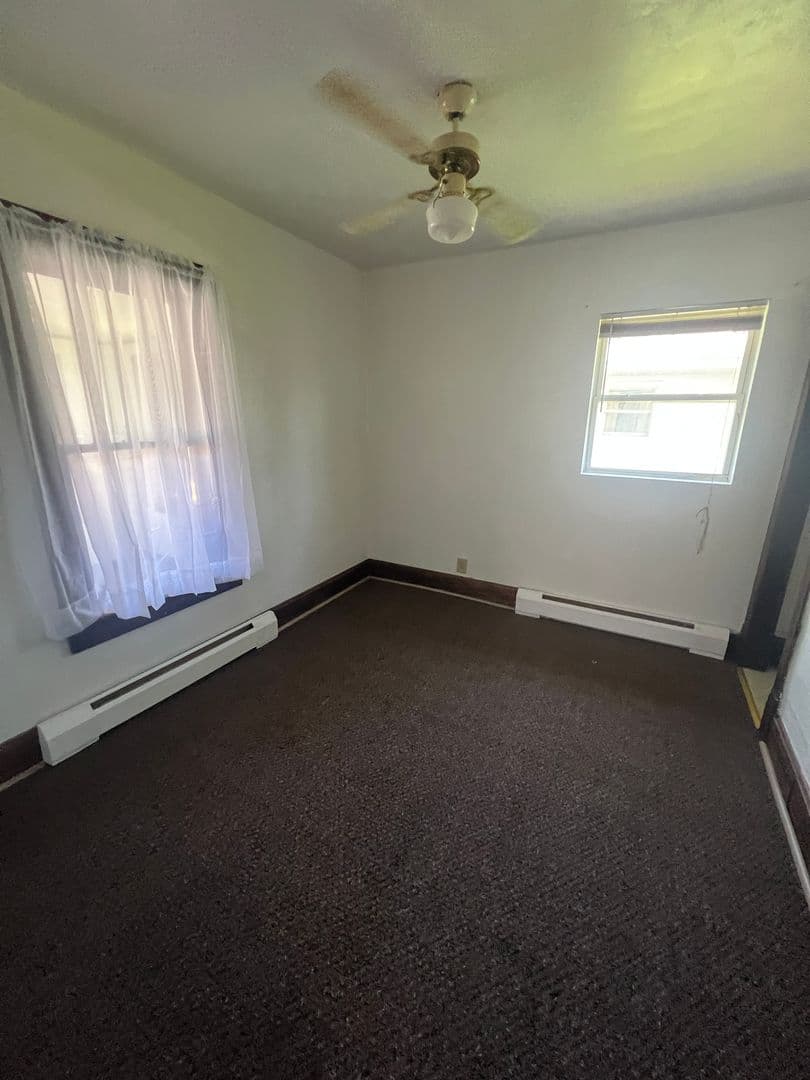 Marshfield House: 208 E 14th St