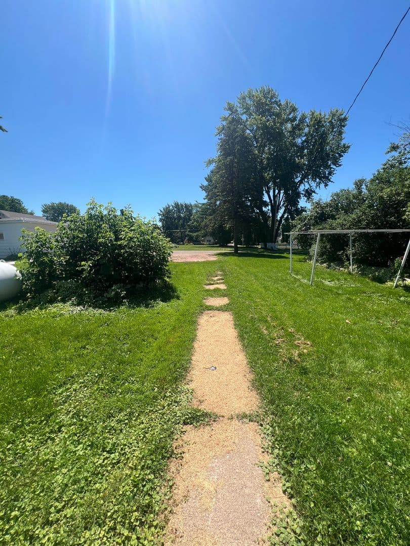 Marshfield House: 208 E 14th St