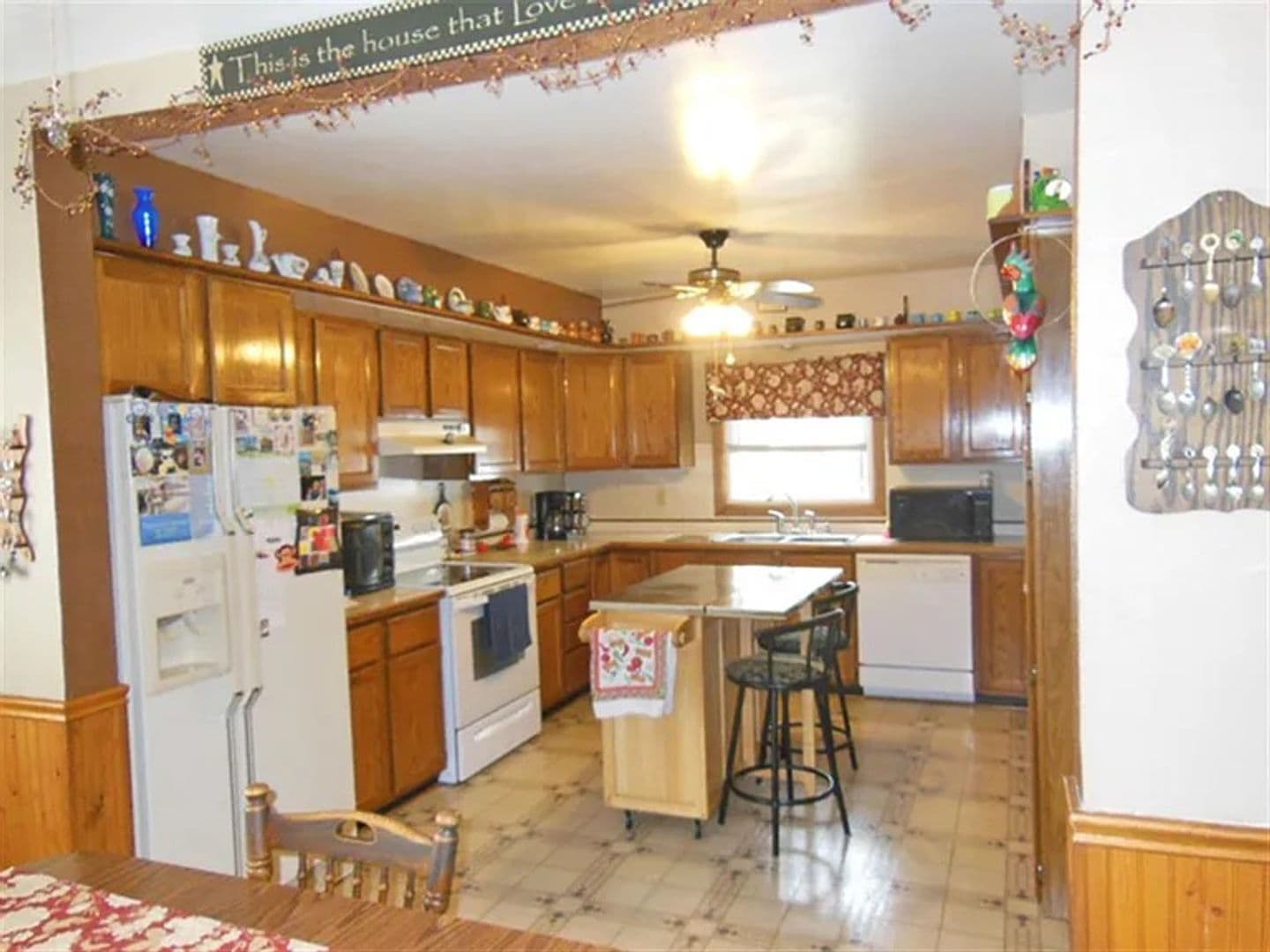 Marshfield House: 1502 S Chestnut Ave