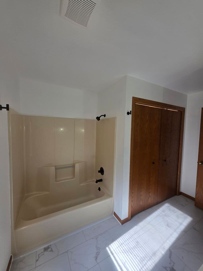 Wausau Apartment: 642-648 S 44th Avenue