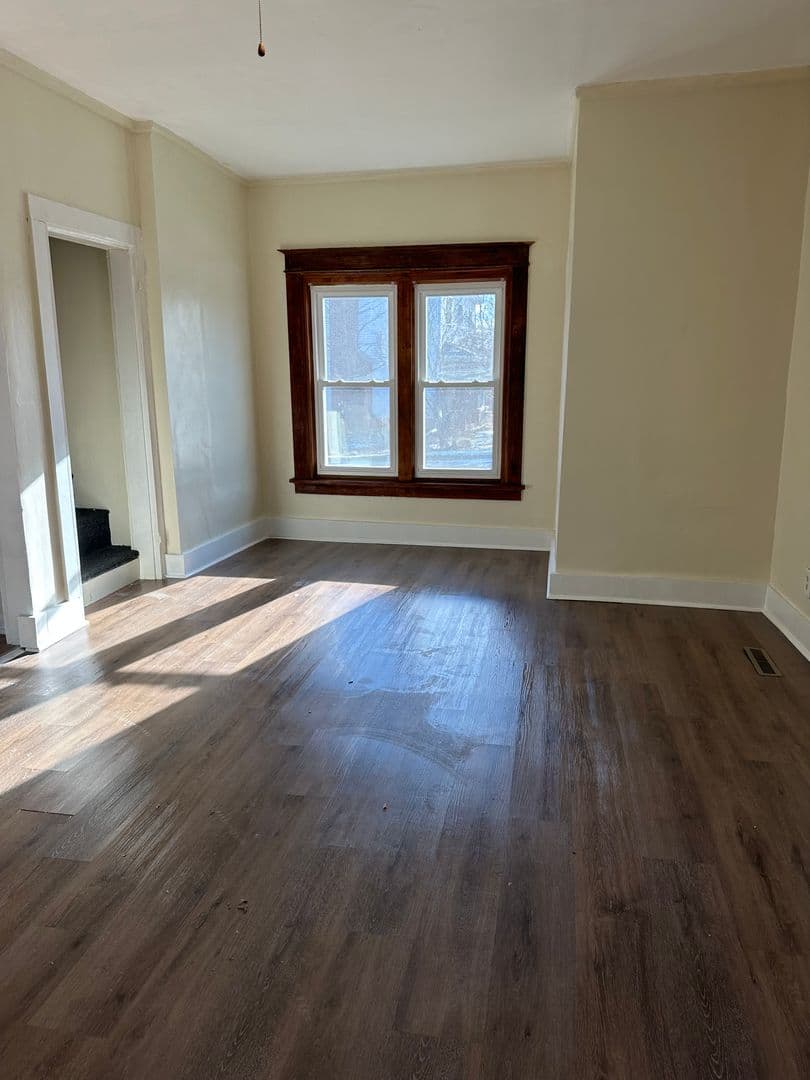 Greenwood Apartment: 208 South Andrews Ave