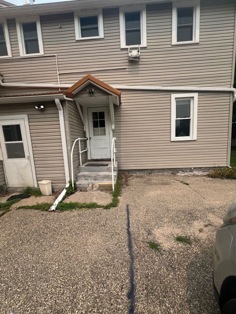 Marion Apartment: 710 North Main Street