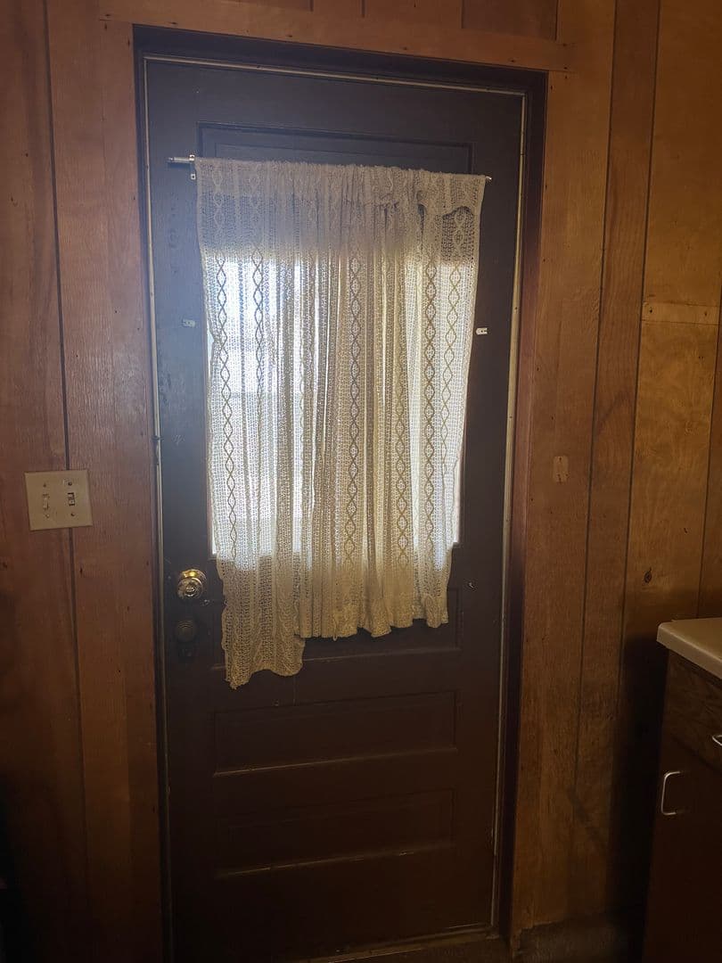 Spencer Apartment: 206 S Pacific St