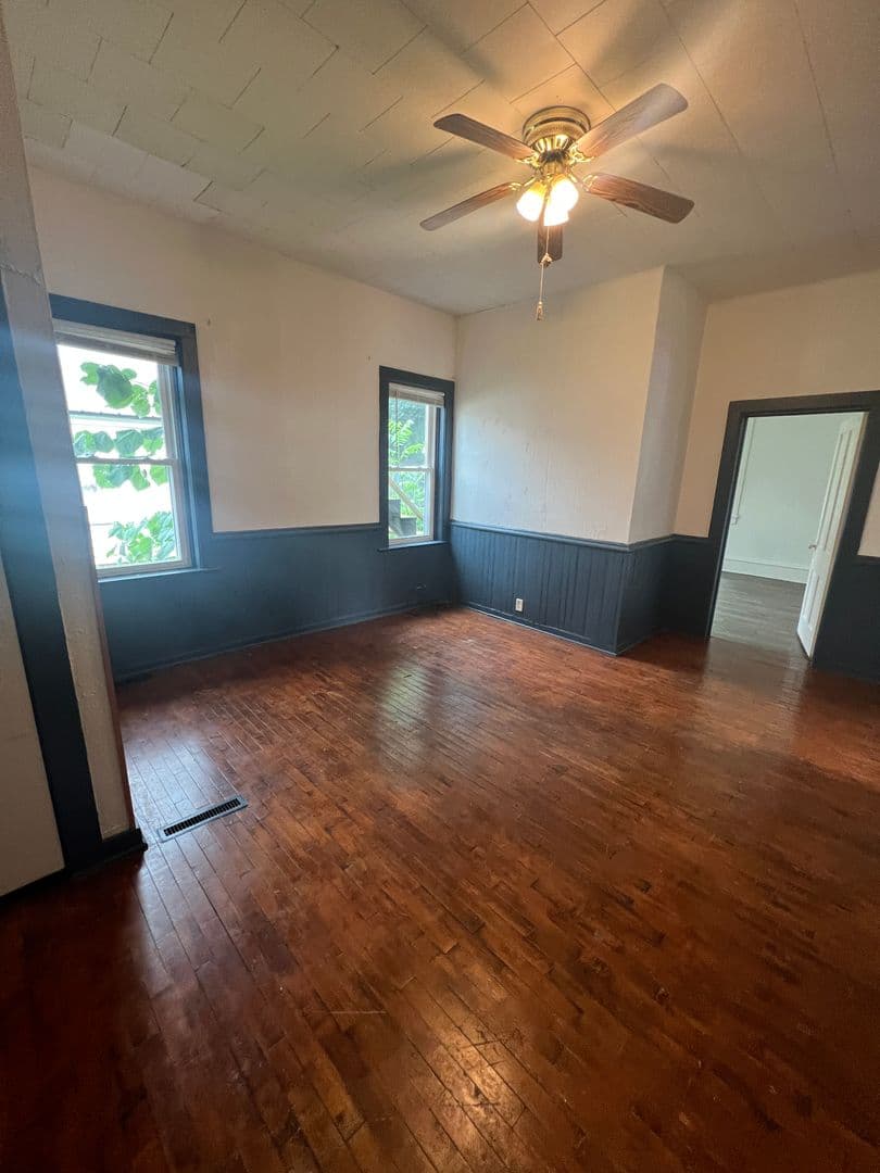Marion Apartment: 710 North Main Street