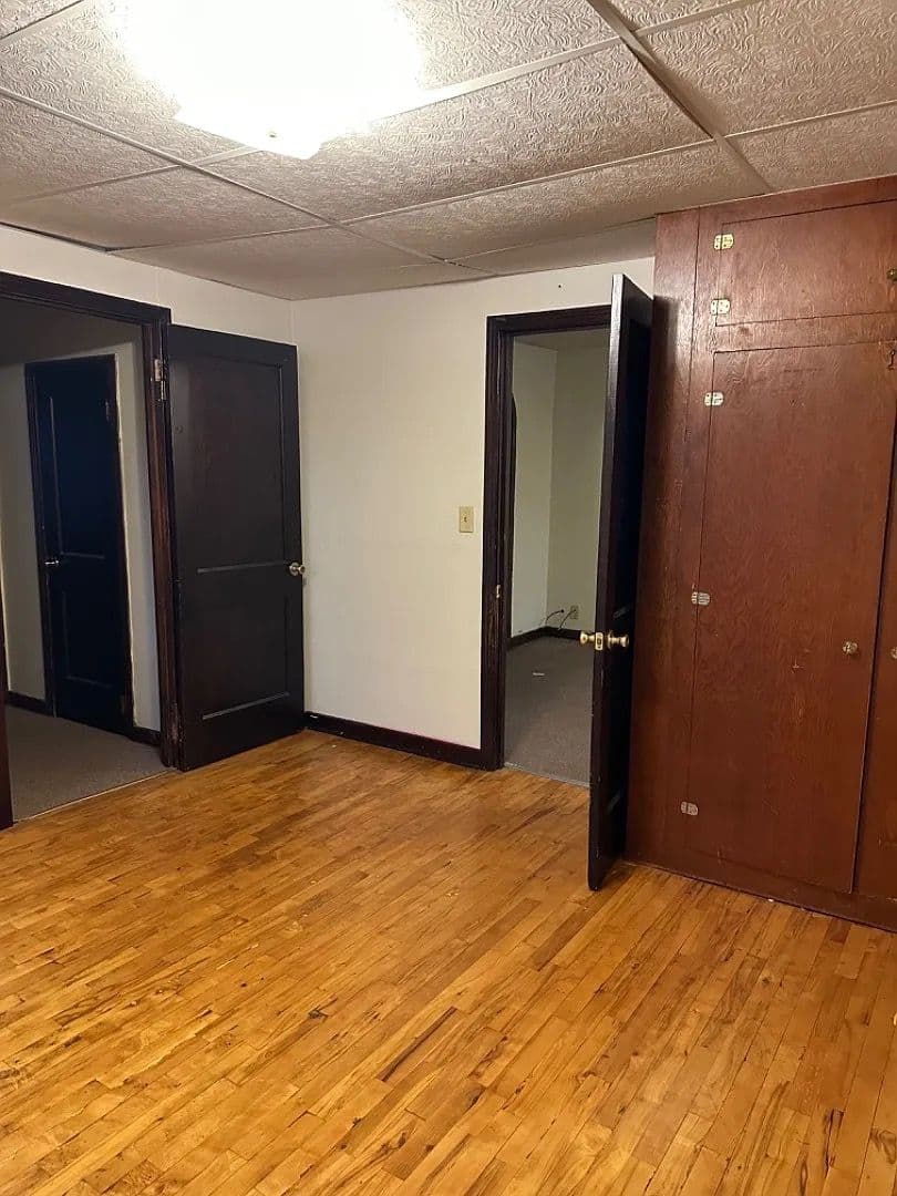 Spencer Apartment: 206 S Pacific St