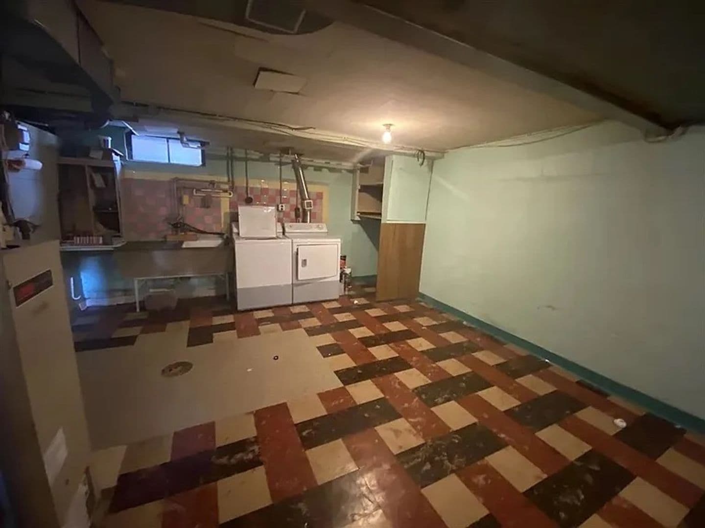 Merrill Apartment: 1200 E 2nd Street