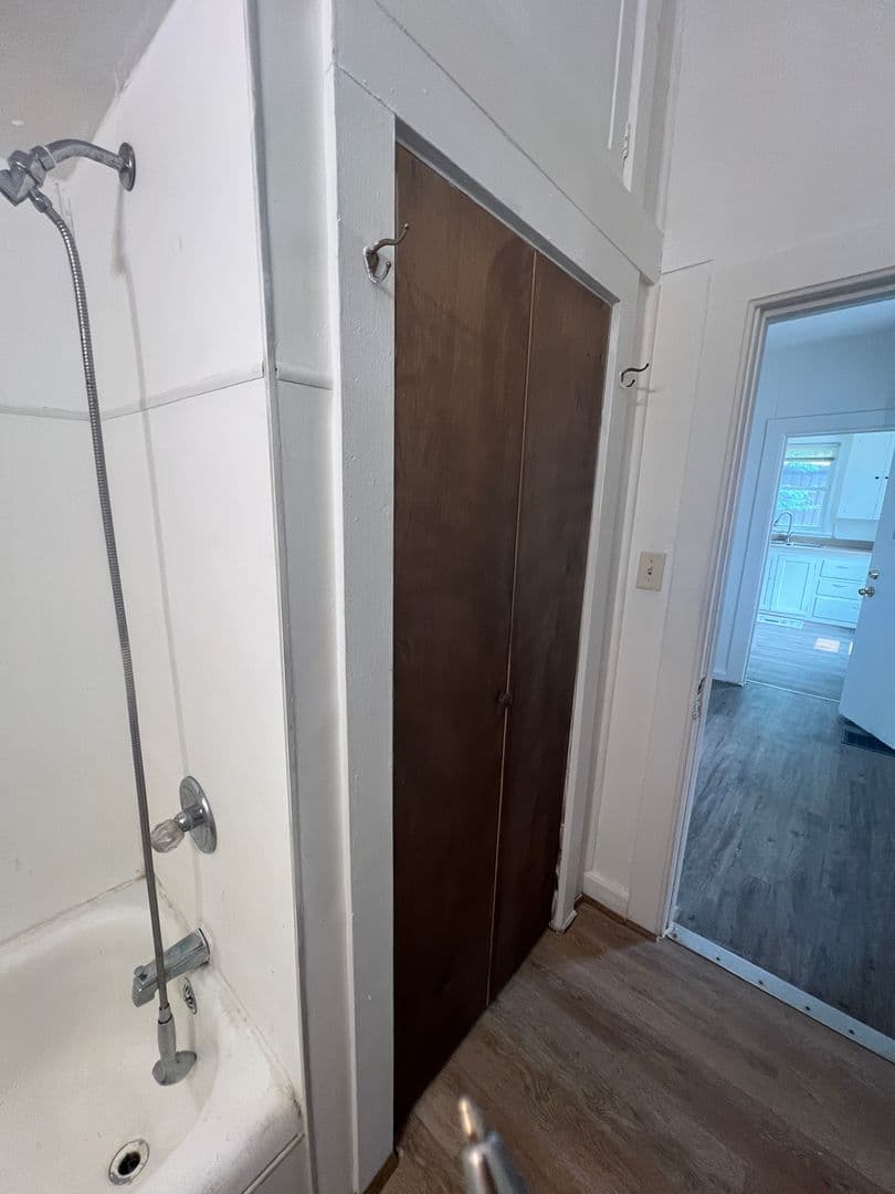 Marion Apartment: 710 North Main Street