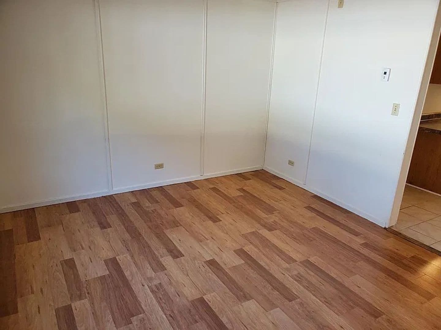 Schofield Apartment: 3614 Sternberg Avenue