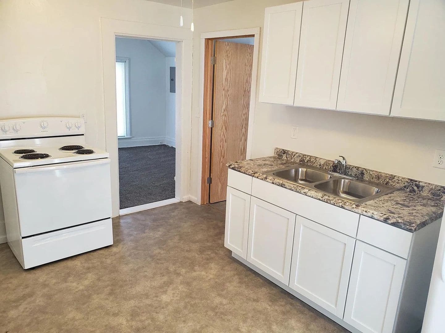 Wausau Apartment: 921 S 3rd Avenue