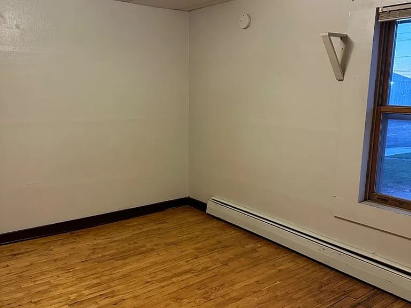 Spencer Apartment: 206 S Pacific St