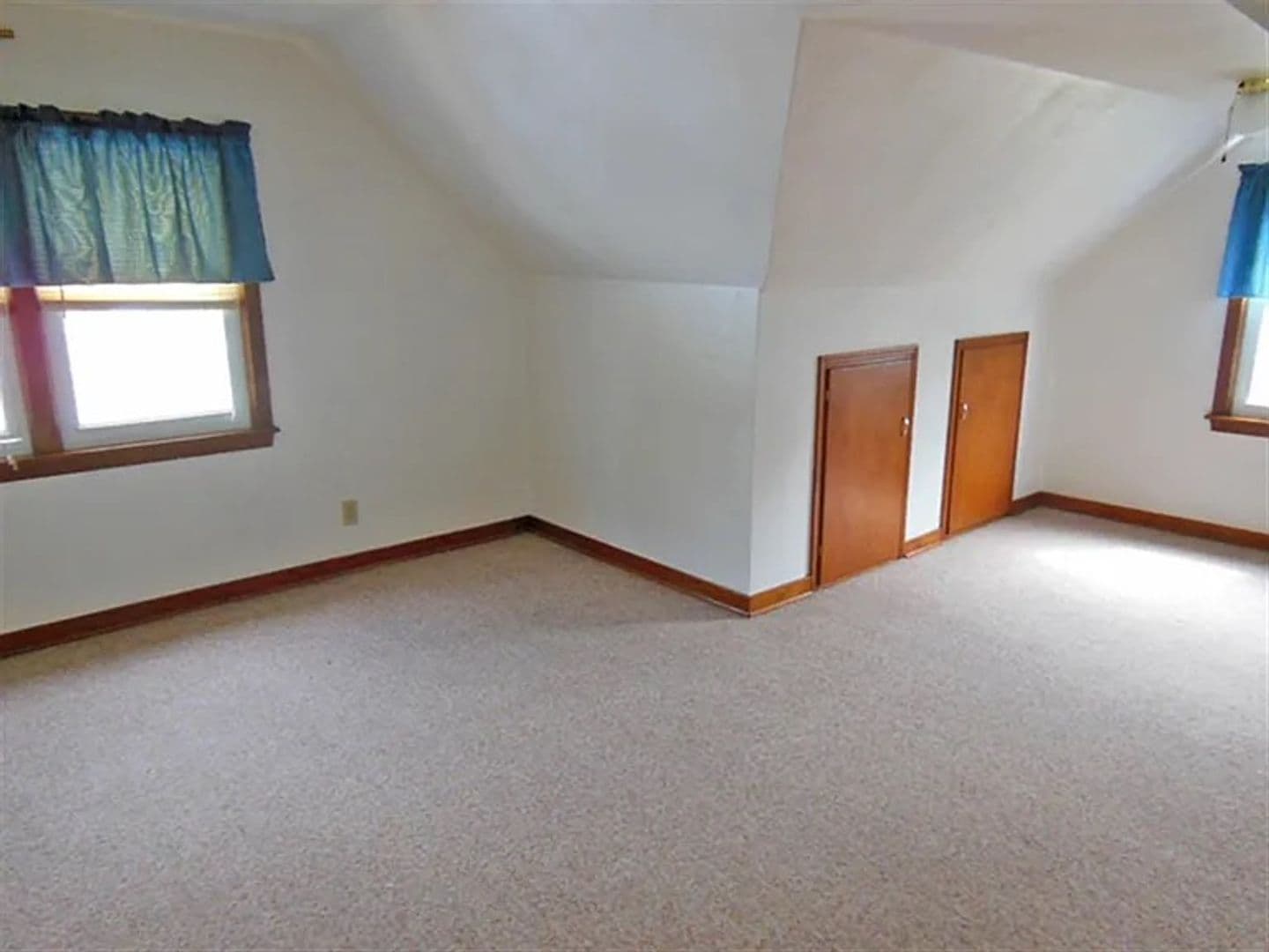 Marshfield House: 1502 S Chestnut Ave