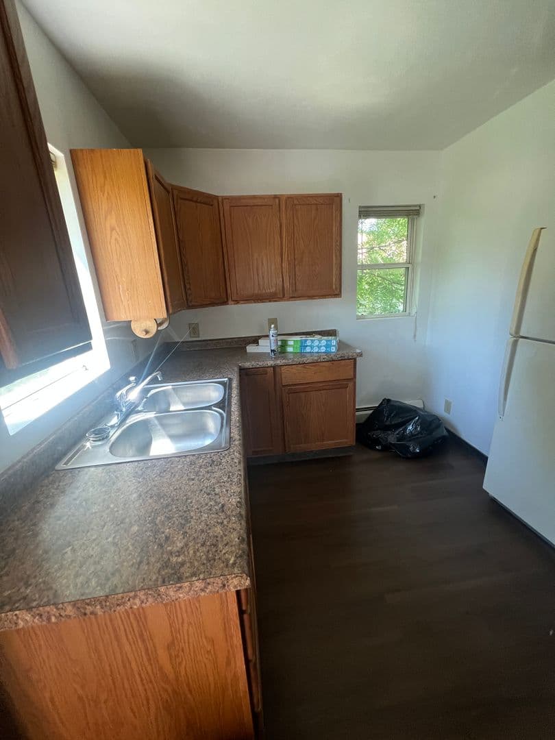 Marshfield House: 208 E 14th St