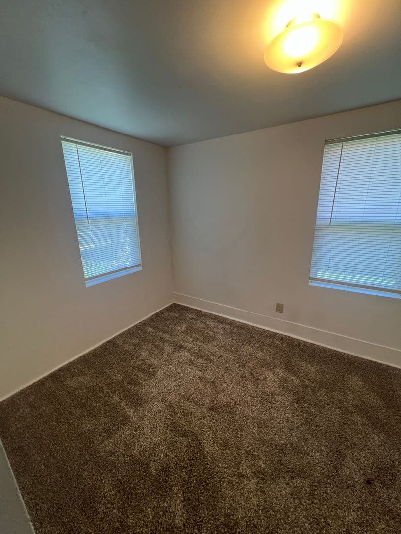 Marshfield House: 206 E 14th St