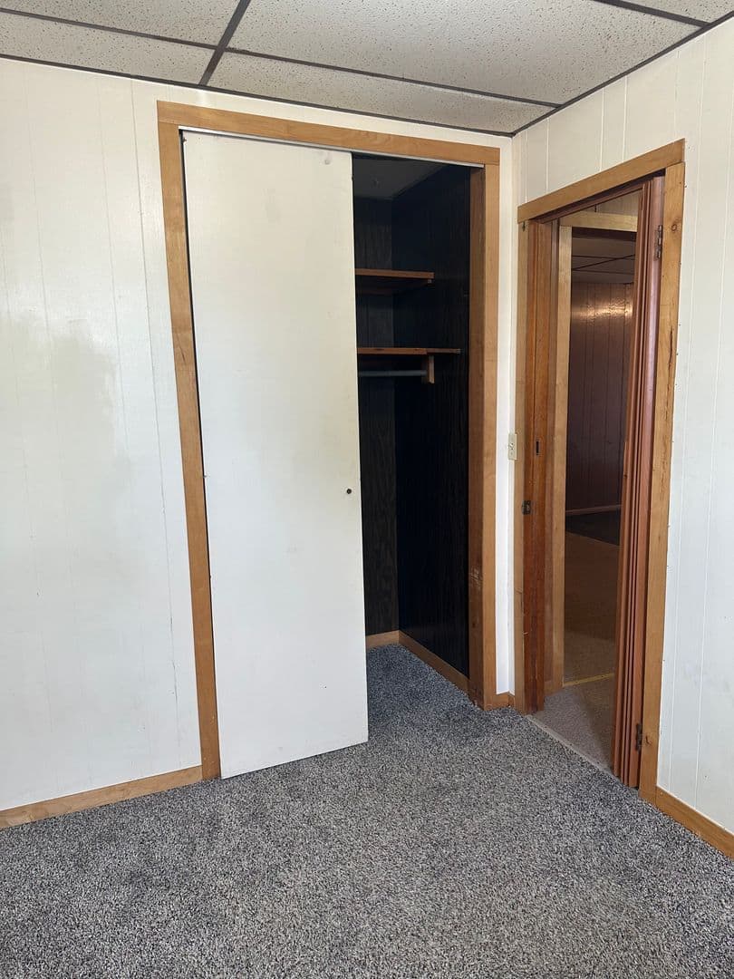 Spencer Apartment: 206 S Pacific St