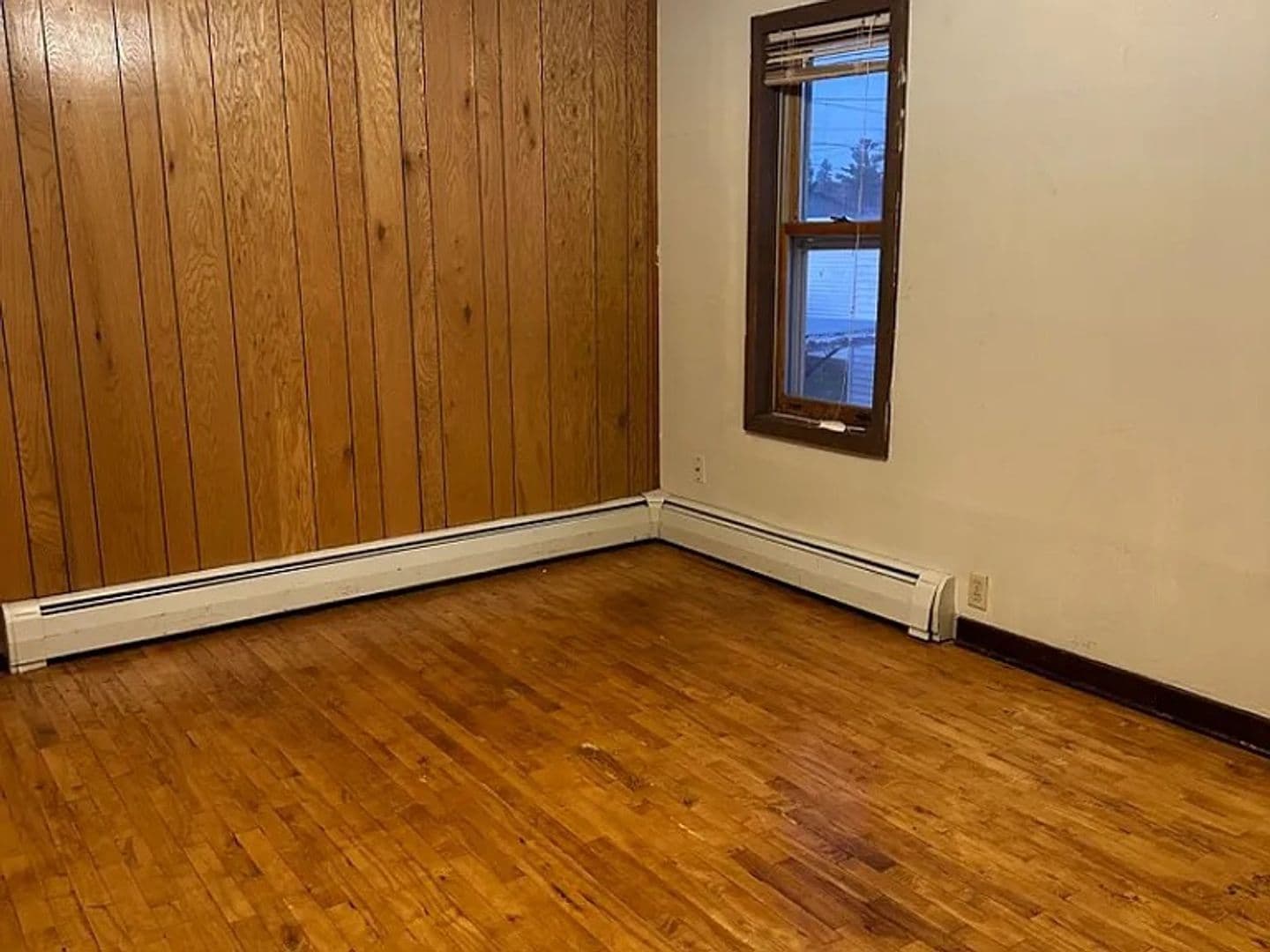 Spencer Apartment: 206 S Pacific St
