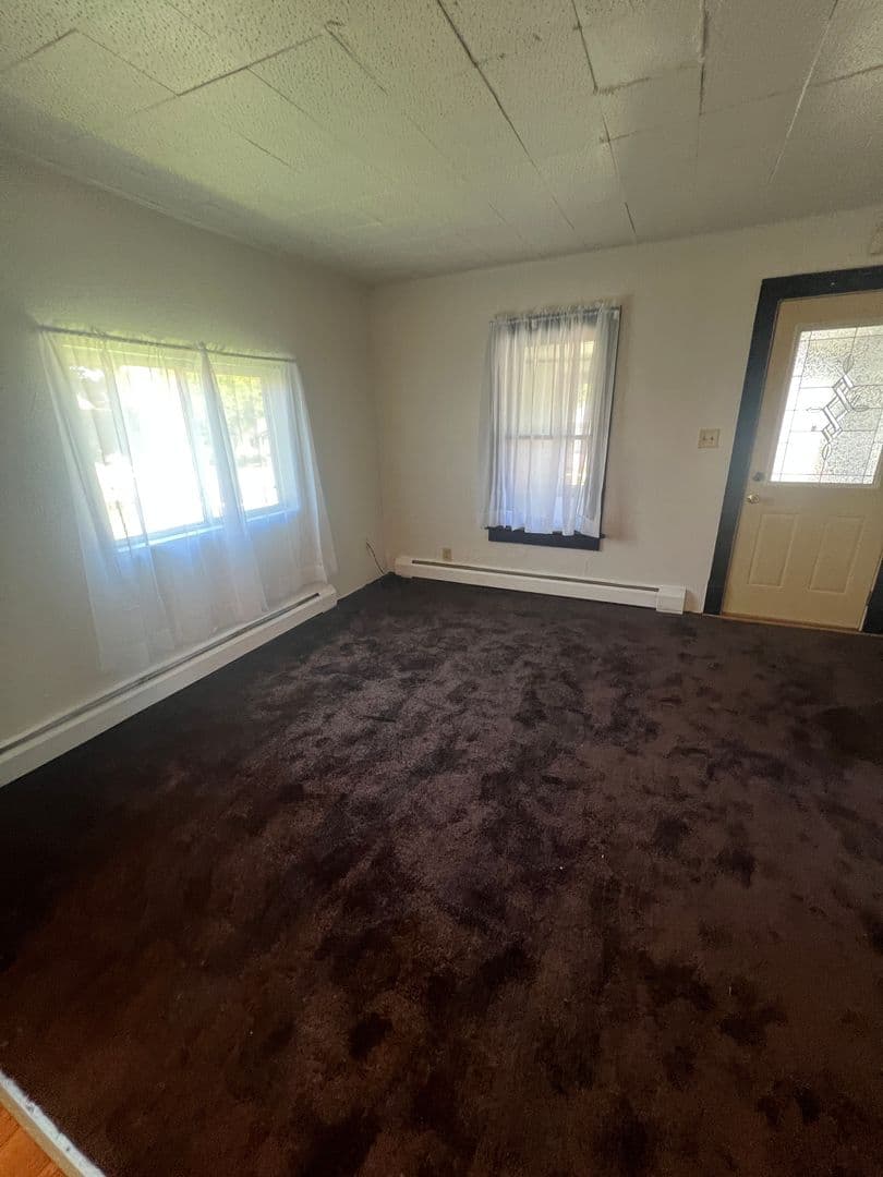 Marshfield House: 208 E 14th St